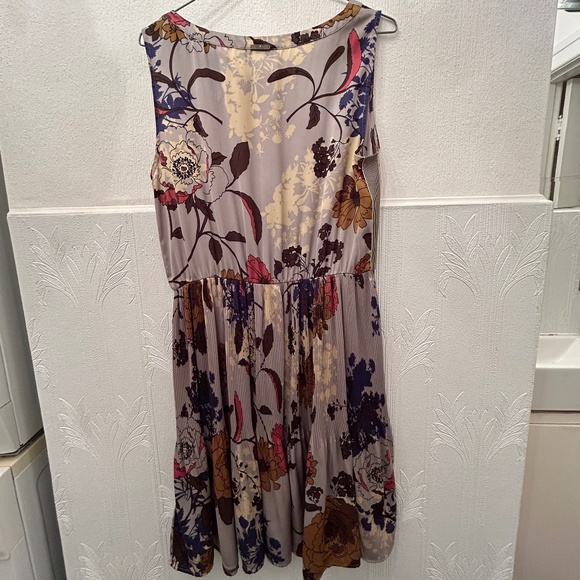 Beautiful Floral Silk Liu Jo Dress in size L - Picture 6 of 6